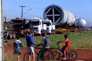 Peças gigantes já estão a caminho de Mato Grosso do Sul. (Foto: Rádio Caçula)