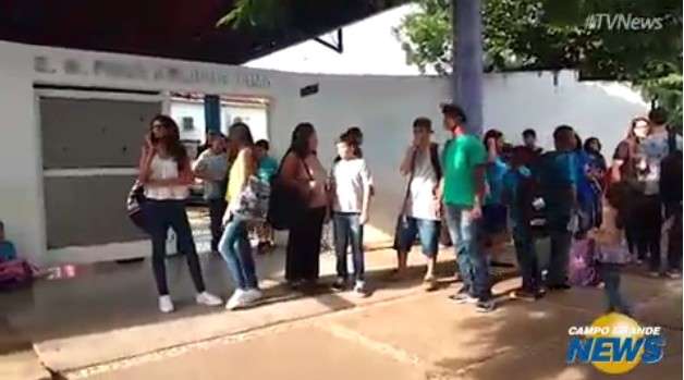 Aus&ecirc;ncia de guarda municipal &eacute; uma das reclama&ccedil;&otilde;es no primeiro dia de aula