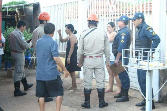Pitbul foge, invade casa, mata vira-lata e caso mobiliza bombeiro e PM