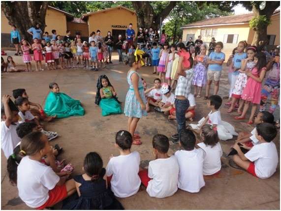 Baile do Produtor ter&aacute; Banda Lil&aacute;s hoje e renda revertida para Educand&aacute;rio