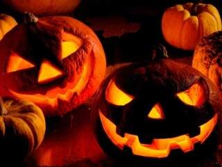 Último fim de semana de outubro tem festa das bruxas.