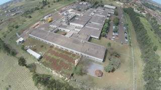 Vista aérea do Hospital Universitário de Dourados; ainda não há previsão de quando começa construção de unidade para atender bebês e mulheres (Foto: Divulgação)