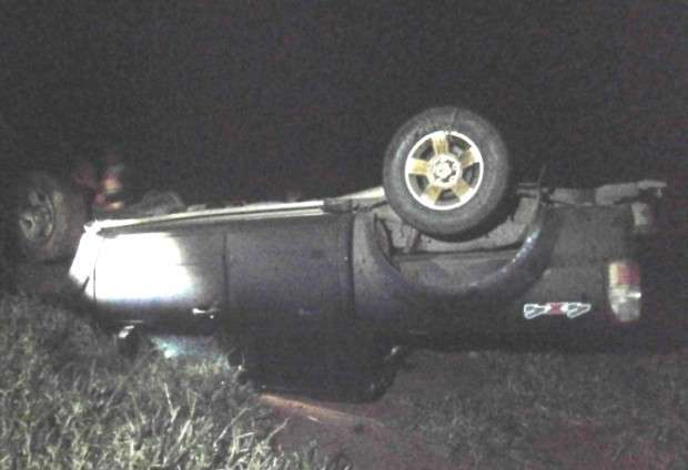Motorista perde controle da caminhonete e ve&iacute;culo capota na MS-395