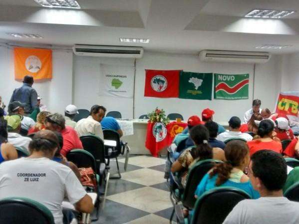 Com amea&ccedil;as de onda de invas&otilde;es, sem-terra aguardam presidente do Incra