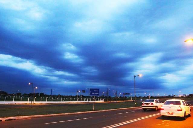 Chuva volta ao Estado e ter&ccedil;a-feira amanhece com c&eacute;u nublado