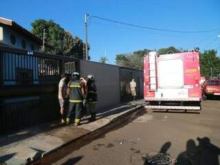 Mulher fica ferida ao tentar apagar inc&ecirc;ndio em resid&ecirc;ncia na Vila Sobrinho