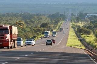Concessionária estima que ao menos 240 mil veículos trafeguem na rodovia durante os 4 dias de feriadão. (Foto: Rachid Waqued/ Divulgação)