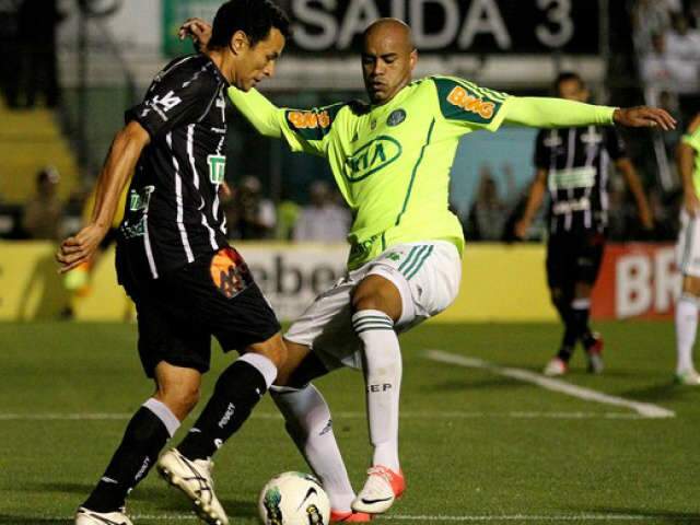  Com treinador novo e fora de casa, Palmeiras vence Figueirense  por 3 a 1