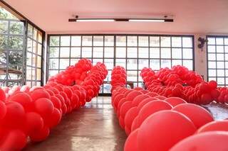 Tomate está preparando uma escultura de polvo com 3,500 balões (Foto: Henrique Kawaminami)