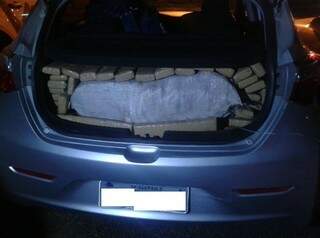 Drogas estavam sendo transportadas em um veículo furtado no inteiro de São Paulo (Foto: Divulgação)