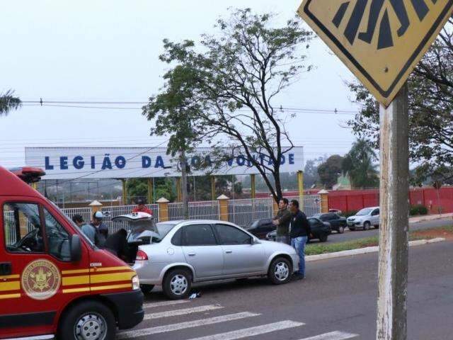 Mulher e 2 filhos s&atilde;o atropelados em faixa de pedestre a caminho da escola