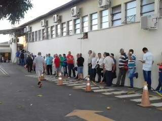 No fim do Novembro Azul, hospital tem fila para exame preventivo gratuito