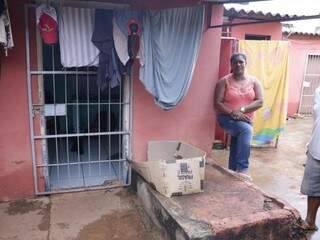 Em vila de casas, parceria de vizinhos é o que salva moradores durante chuva