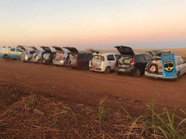 Pol&iacute;cia apreende comboio de oito carros com R$ 100 mil em contrabando 