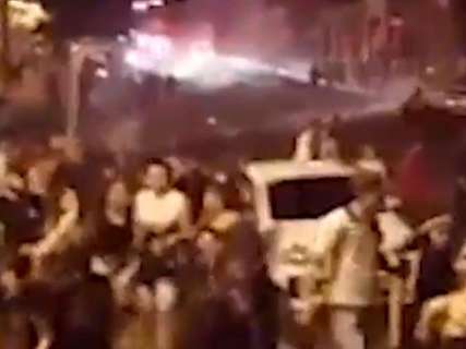Vídeo mostra correria durante ação da PM para tirar foliões da rua