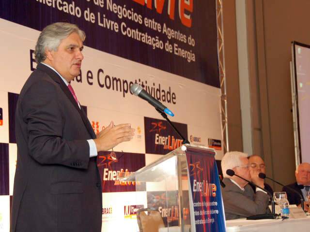Delc&iacute;dio defende redu&ccedil;&atilde;o de impostos sobre energia