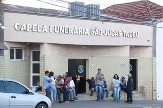 Presa por tr&aacute;fico, m&atilde;e consegue &#039;liberdade&#039; para &uacute;ltimo adeus &agrave; filha