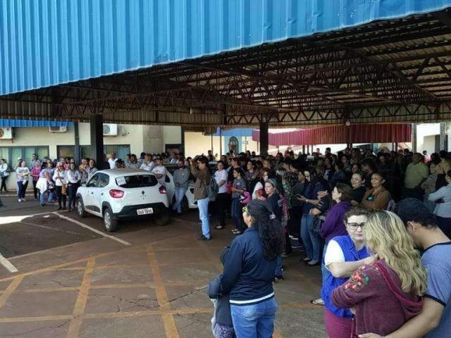 Prefeita enfrenta protesto de servidores contra sal&aacute;rio parcelado