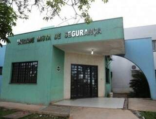 No Coronel Antonino, casal acorda com ladrão "conhecido" dentro de quarto No Coronel Antonino, casal acorda com ladrão "conhecido" dentro de quarto