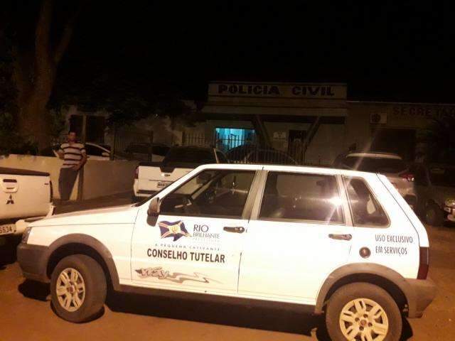 Briga entre adolescentes termina com garota ferida no rosto com tesoura 
