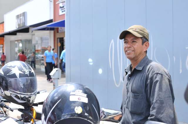 Vagas somem no Centro e estacionar moto na rua vira &quot;bom neg&oacute;cio&quot;