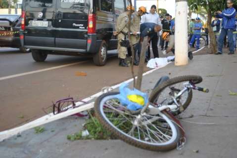 Motorista acusado de matar ciclista durante racha se apresenta à polícia