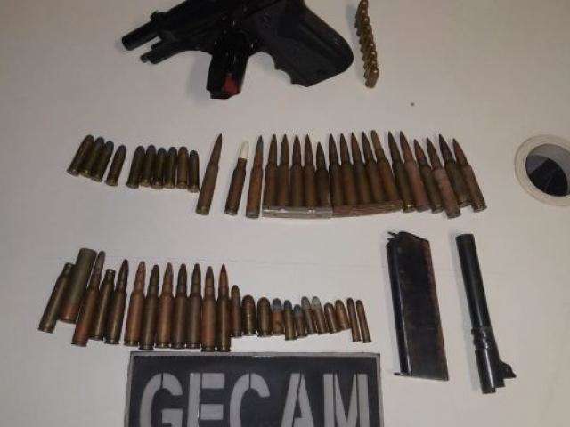 Comerciante &eacute; preso com pistola e dezenas de muni&ccedil;&otilde;es de grosso calibre 