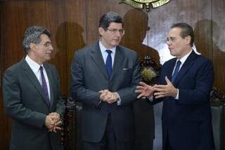 Após encontro com os senadores Romero Jucá e Renan Calheiros, Joaquim Levy disse que o mais importante é que todos contribuam para o ajuste. (Foto: Divulgação)