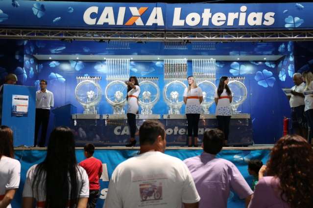 Caminh&atilde;o da Sorte visita &agrave; Capital para sorteio de pr&ecirc;mios da Caixa Econ&ocirc;mica