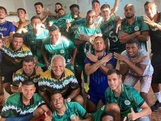 Jogadores do Pontaporanense comemoram resultado que garantiu acesso (Foto: Divulgação)