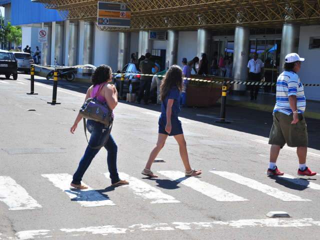  Em 15 dias, Aeroporto ter&aacute; faixa de pedestre elevada