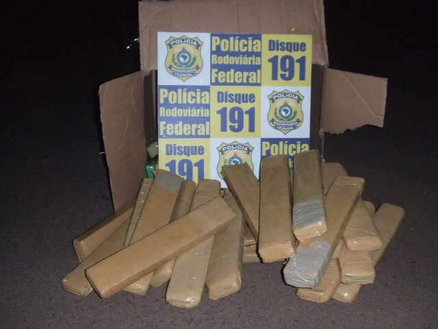  Dupla &eacute; presa com maconha em Campo Grande e diz que arrecadaria R$ 30 mil