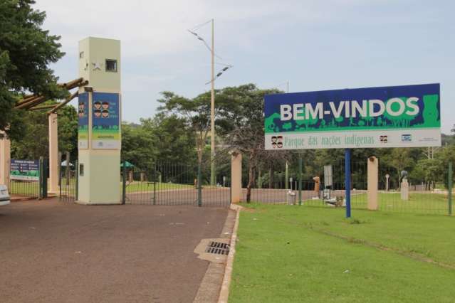 No maior parque da cidade, motel a c&eacute;u aberto, 300 capivaras e esportes