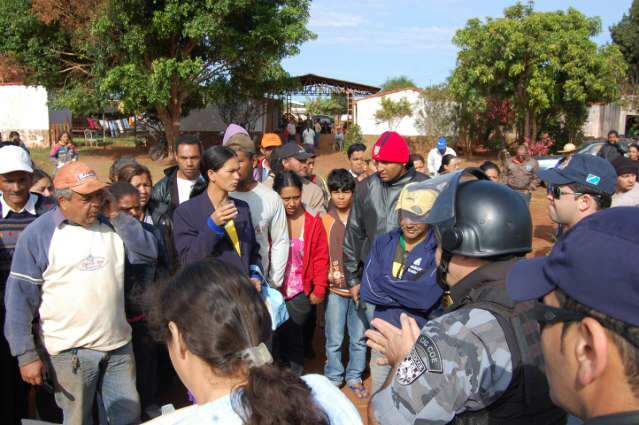  Invasores cumprem ordem judicial e desocupam terreno nas Moreninhas