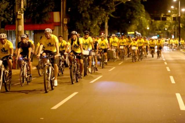 Mobiliza&ccedil;&atilde;o pelas redes sociais atrai mais de 200 em pedalada