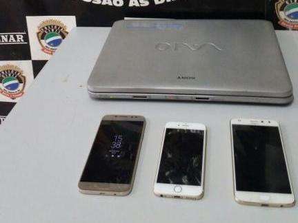 Preso de tornozeleira eletr&ocirc;nica &eacute; flagrado com celulares roubados