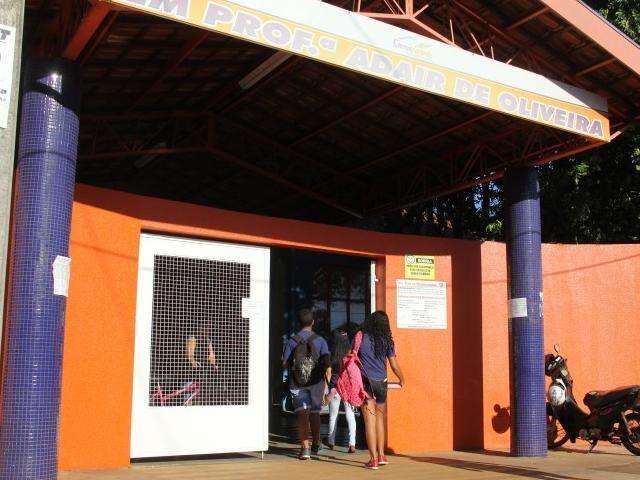 Secret&aacute;ria de Educa&ccedil;&atilde;o nega amea&ccedil;a de demiss&otilde;es de professores na Capital