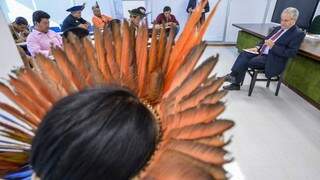 Antonio Costa em reunião com lideranças indígenas na sede da Funai, em Brasília (Foto: Funai/Divulgação)