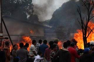 Incêndio comoveu população de dois países, afirmam testemunhas (Foto: Capitanbado.com)