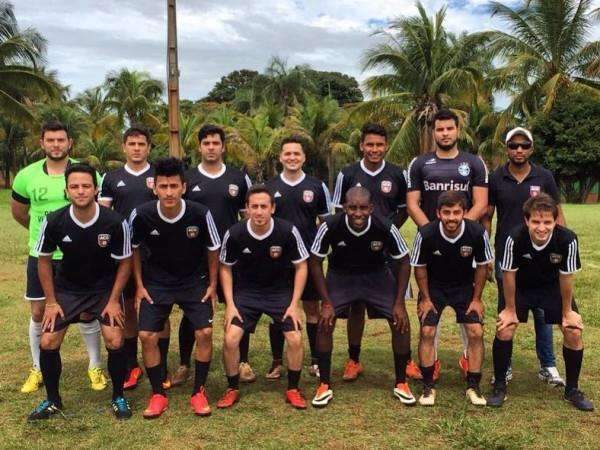 Com festas, time amador paga custos de campeonatos e promove a&ccedil;&otilde;es sociais