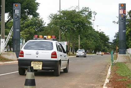  Em Dourados, lombadas eletr&ocirc;nicas voltam a multar ap&oacute;s conv&ecirc;nio com Prefeitura