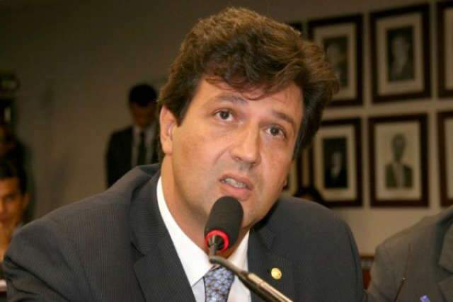  Deputado Henrique Mandetta quer comprova&ccedil;&atilde;o de vacina contra leishmaniose