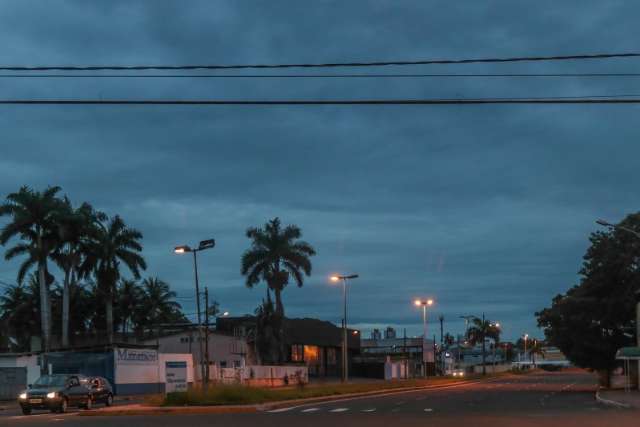 Quinta-feira amanhece nublada e deve chover durante todo o dia em MS