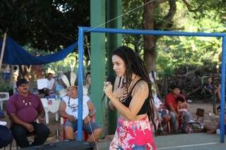 Marina usou a voz e sensibilizou público durante o segundo dia da assembleia terena (Foto: Paulo Francis)