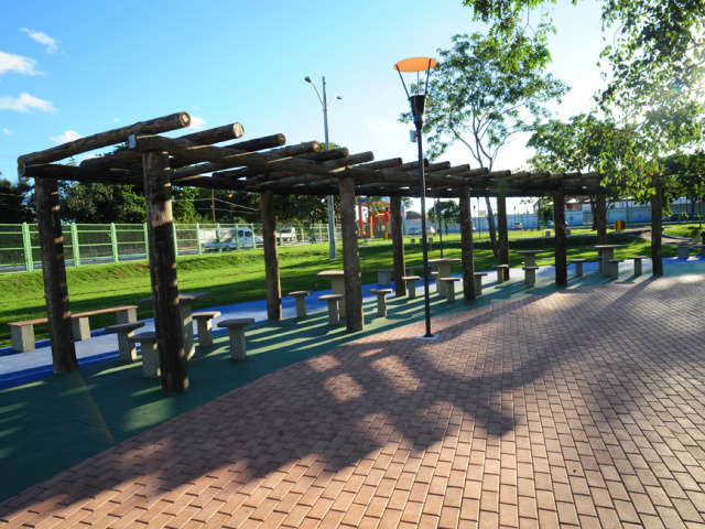  Pra&ccedil;a de 32 mil metros constru&iacute;da pela Fiems &eacute; inaugurada em Corumb&aacute;