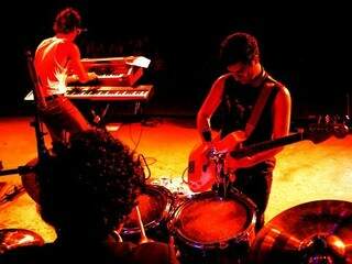Há 6 anos na estrada, o EP &quot;Cidade Pequena&quot; é o primeiro trabalho profissional da banda (Foto: Divulgação)