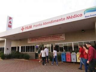 Durante vistoria, PAM do Hospital Regional atendia 16 pacientes em espaço que deveria comportar apenas sete (Foto: Kisie Ainoã)