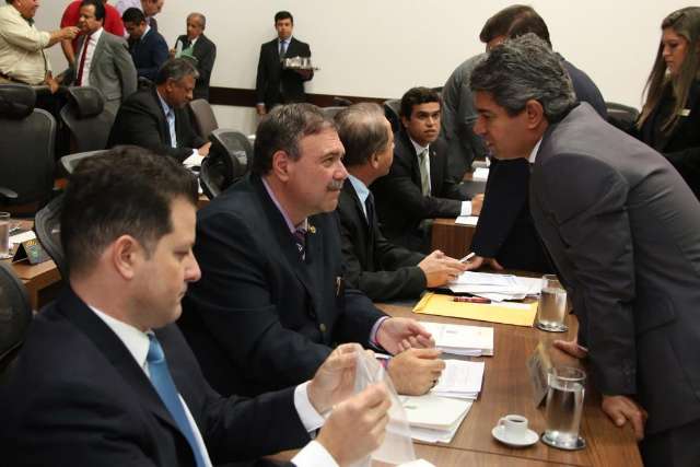 Deputados votam reajuste salarial de 4,08% aos servidores do MPE