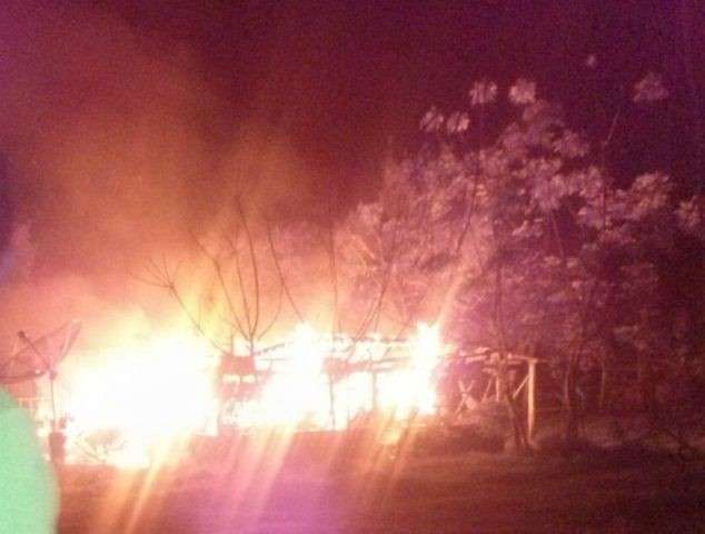      Inc&ecirc;ndio criminoso destr&oacute;i casa e filho de propriet&aacute;rio &eacute; o suspeito
