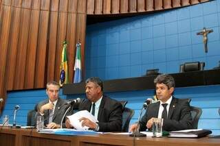 Assembleia Legislativa de MS; à esquerda, Paulo Correa (PR), João Grandão (PT), no meio, e o líder do governo na Assembleia, Rinaldo Modesto (PSDB). (Foto: Arquivo).